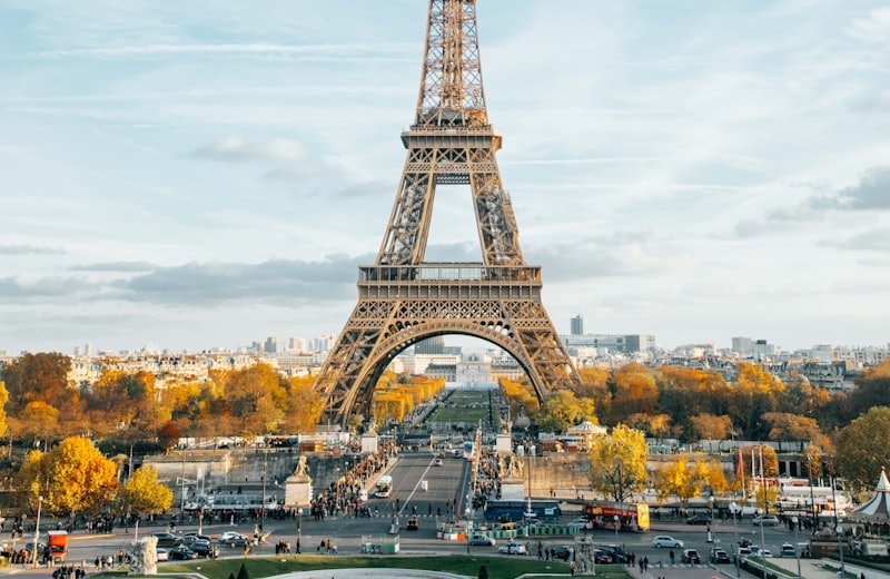 Eiffel Tower, Paris — study in France with Vibedu